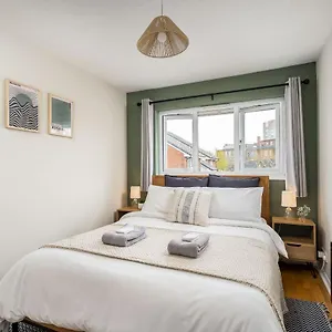 https://homely-on-henley.brighton-hotels-england.com